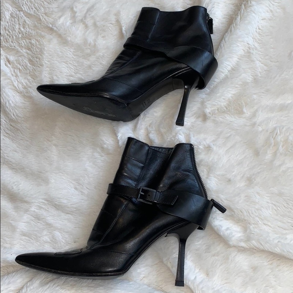 EUC Gucci Black Leather Point Toe Booties - Picture 2 of 4